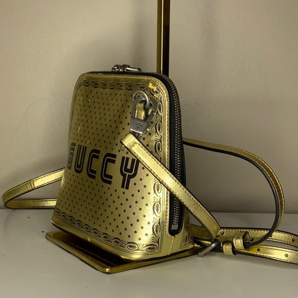 Gucci 'GUCCY' Crossbody Handbag in Metallic Gold Leather (6.3" x 6.75") - Picture 3 of 11